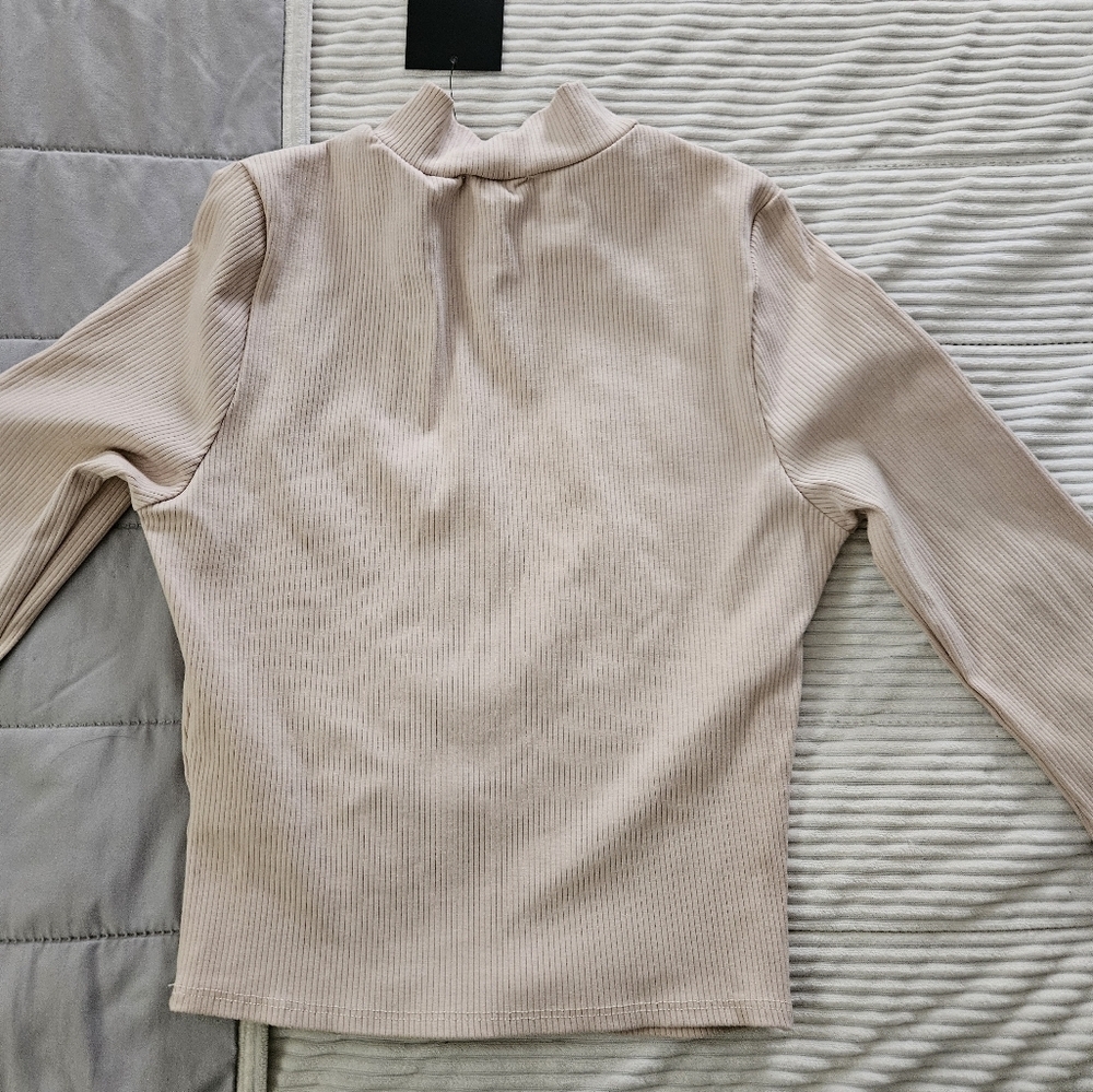 Fashion Nova Ribbed Bell Sleeve Top in Cream Size M NWT - Picture 6 of 7